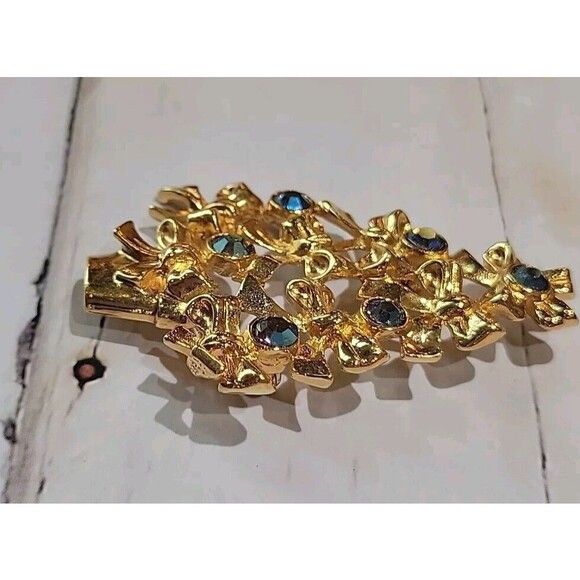 Avon Christmas Tree Brooch Pin Vintage Blue Purple AB Rhinestone Bow Gold Tone - Picture 5 of 8